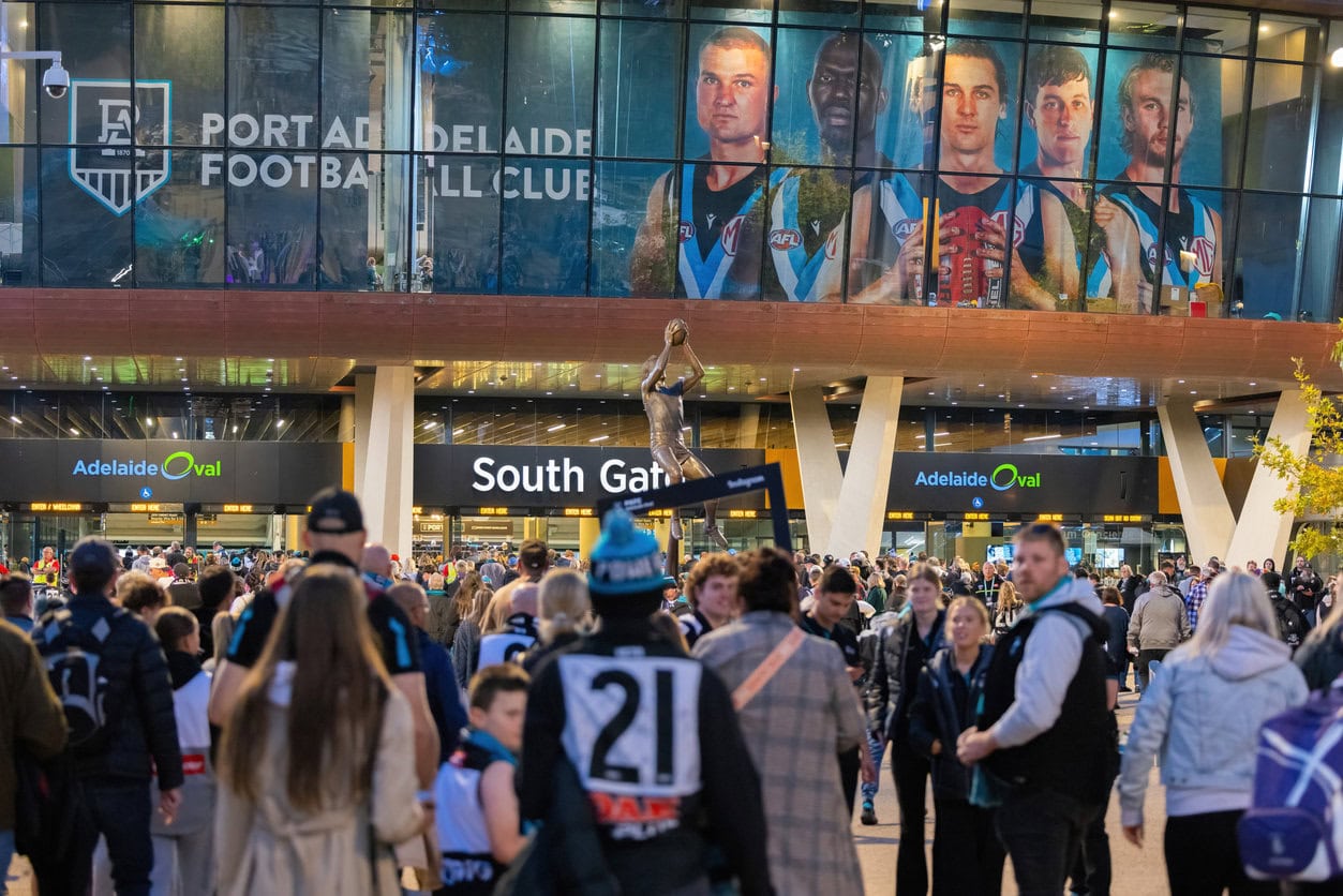 Don’t drop the ball this footy season, look out for ticket scammers